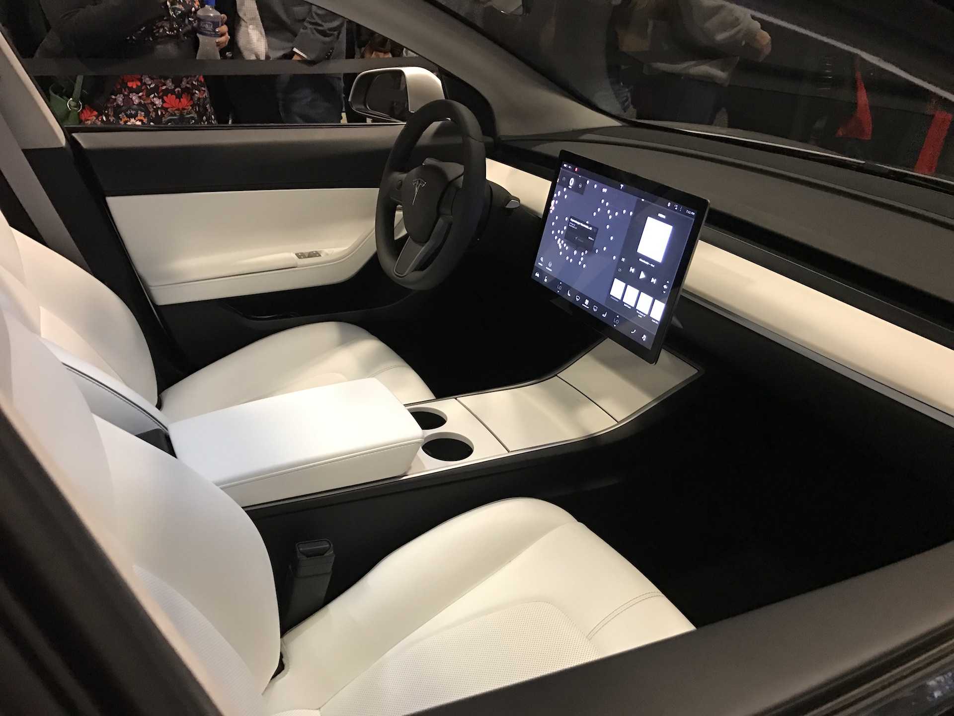 tesla-model-3-te-neden-kabin-i-kamera-var-sosyopat